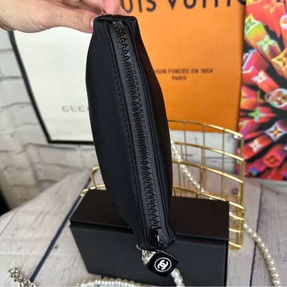 CHANEL black neoprene crossbody pouch with Pearl chain and bag charm - Picture 8 of 11